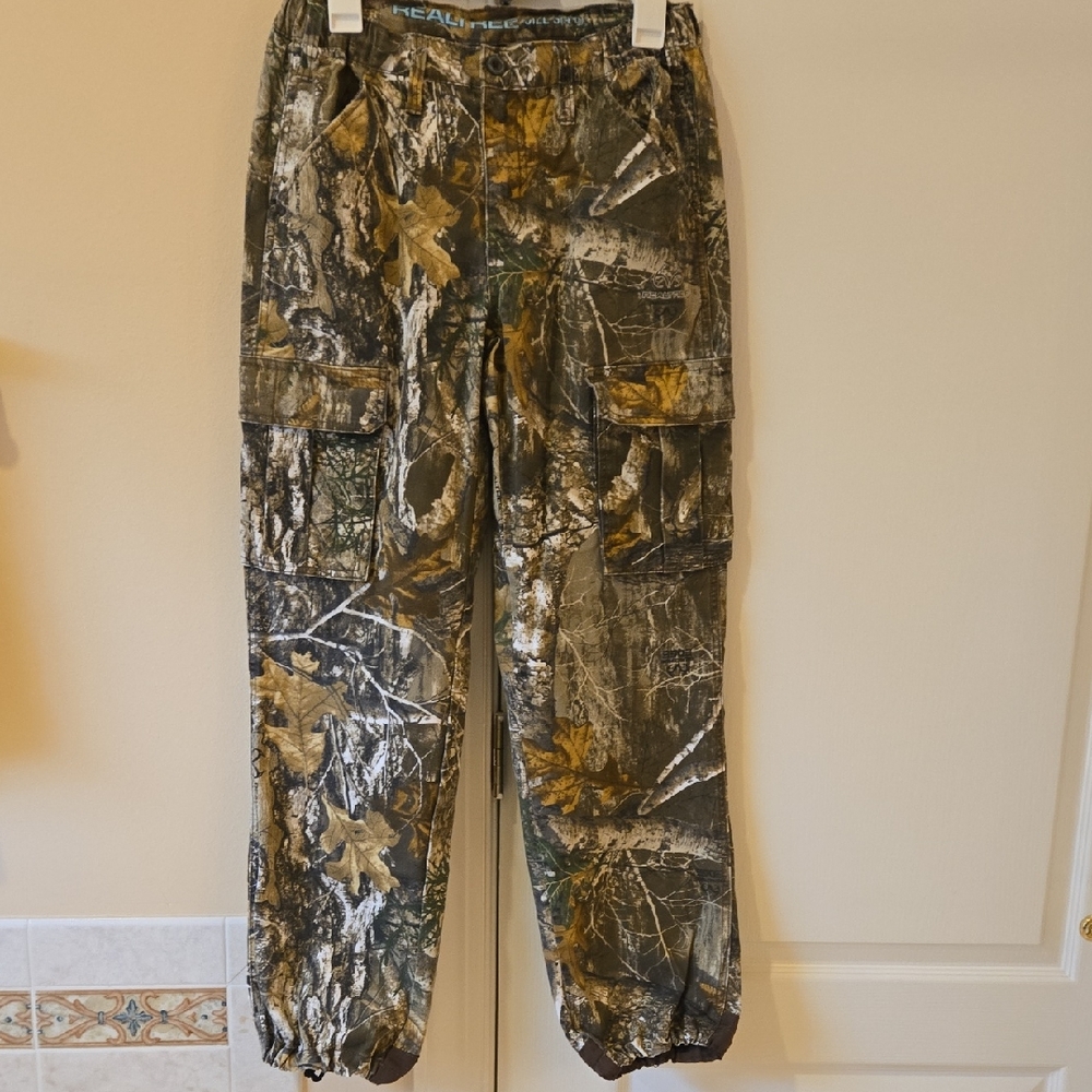 NWOT Realtree Forest Camo Hunting Cargo Pants